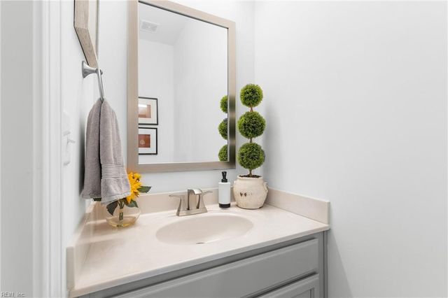 206 Ryker RD E, Moyock, NC 27958