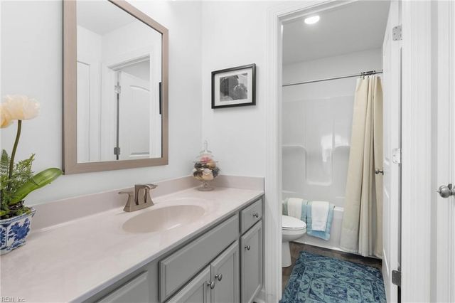 206 Ryker RD E, Moyock, NC 27958