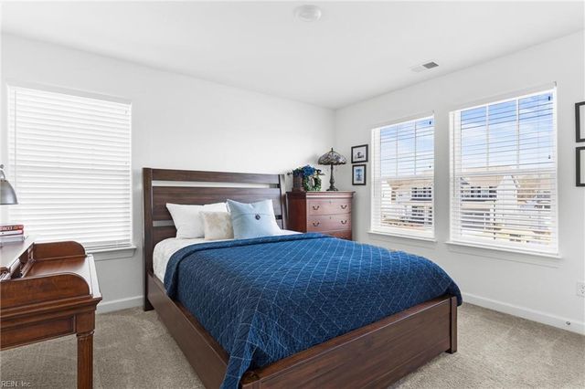 206 Ryker RD E, Moyock, NC 27958