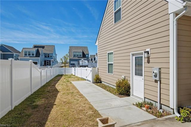 206 Ryker RD E, Moyock, NC 27958