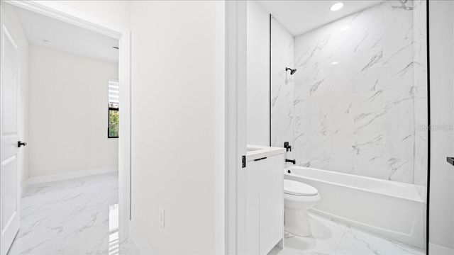 1015 MERRY STREET E, Lehigh Acres, FL 33974