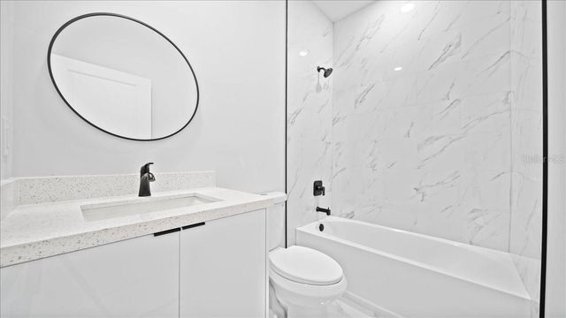 1015 MERRY STREET E, Lehigh Acres, FL 33974