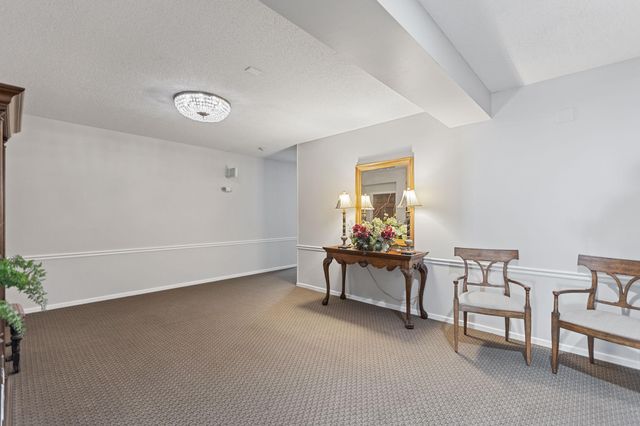 5100 France Avenue S 105, Edina, MN 55410