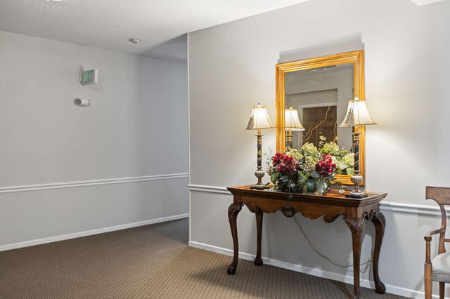 5100 France Avenue S 105, Edina, MN 55410