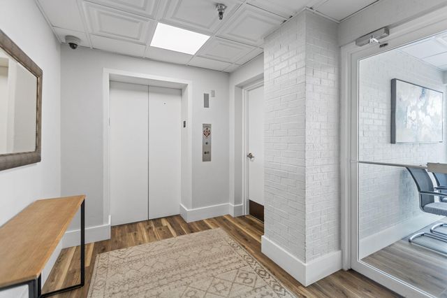 5100 France Avenue S 105, Edina, MN 55410