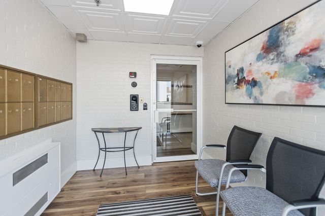 5100 France Avenue S 105, Edina, MN 55410