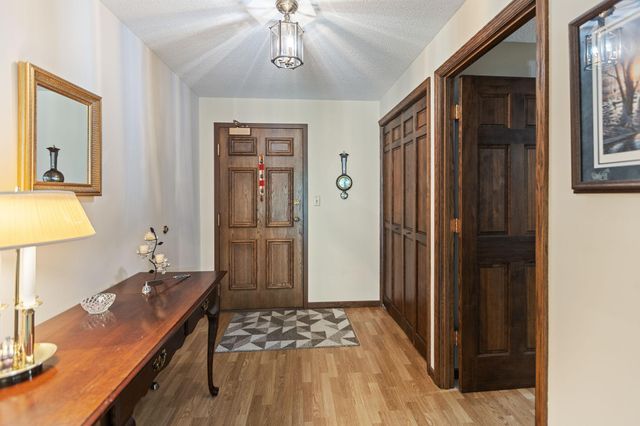 5100 France Avenue S 105, Edina, MN 55410