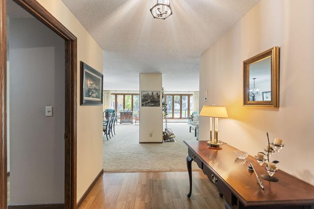 5100 France Avenue S 105, Edina, MN 55410