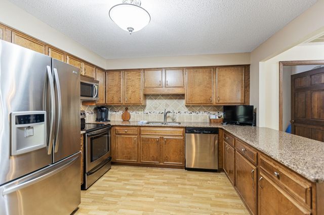 5100 France Avenue S 105, Edina, MN 55410