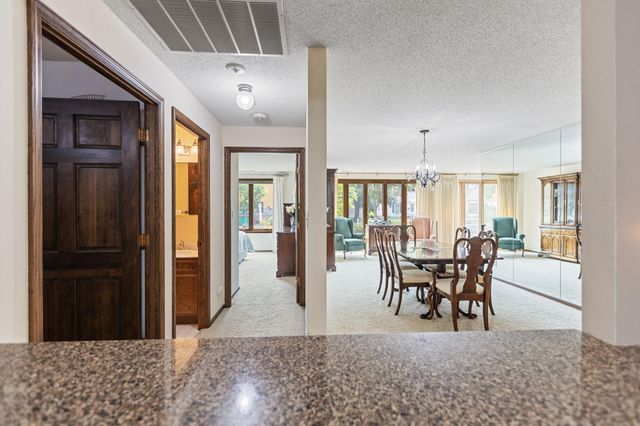 5100 France Avenue S 105, Edina, MN 55410