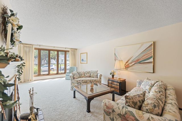 5100 France Avenue S 105, Edina, MN 55410