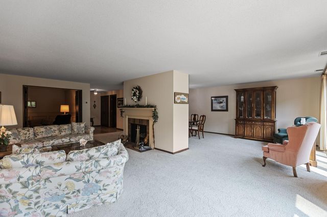 5100 France Avenue S 105, Edina, MN 55410