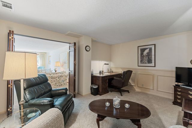 5100 France Avenue S 105, Edina, MN 55410