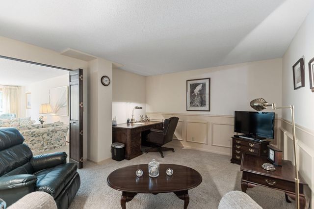 5100 France Avenue S 105, Edina, MN 55410