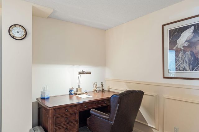 5100 France Avenue S 105, Edina, MN 55410