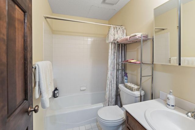 5100 France Avenue S 105, Edina, MN 55410