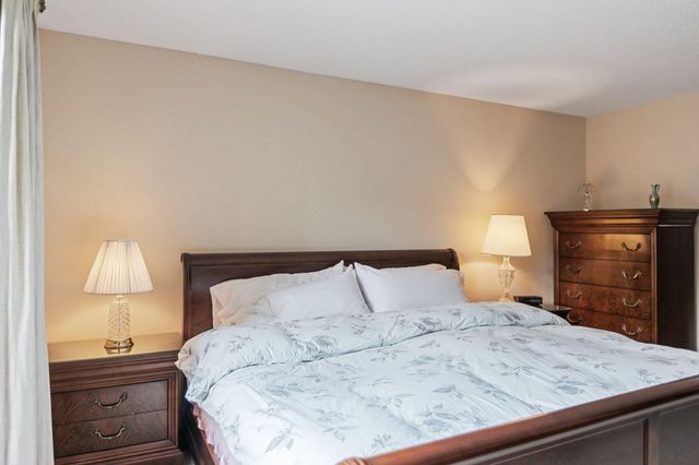 5100 France Avenue S 105, Edina, MN 55410