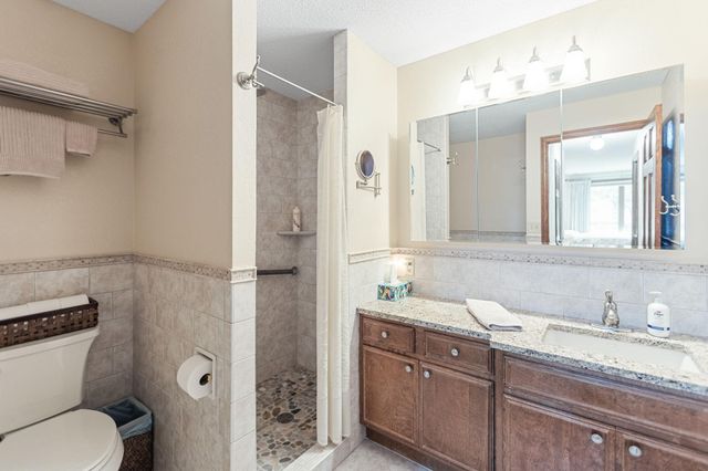 5100 France Avenue S 105, Edina, MN 55410