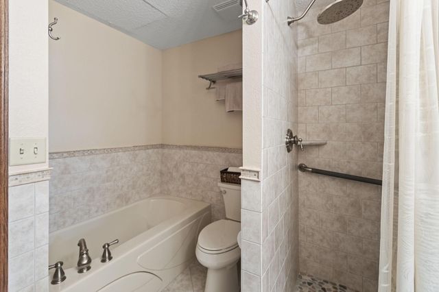 5100 France Avenue S 105, Edina, MN 55410