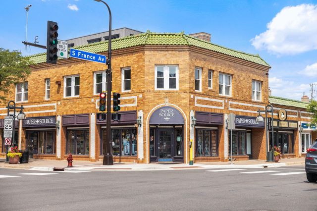 5100 France Avenue S 105, Edina, MN 55410