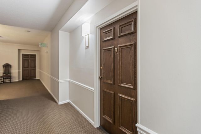 5100 France Avenue S 105, Edina, MN 55410