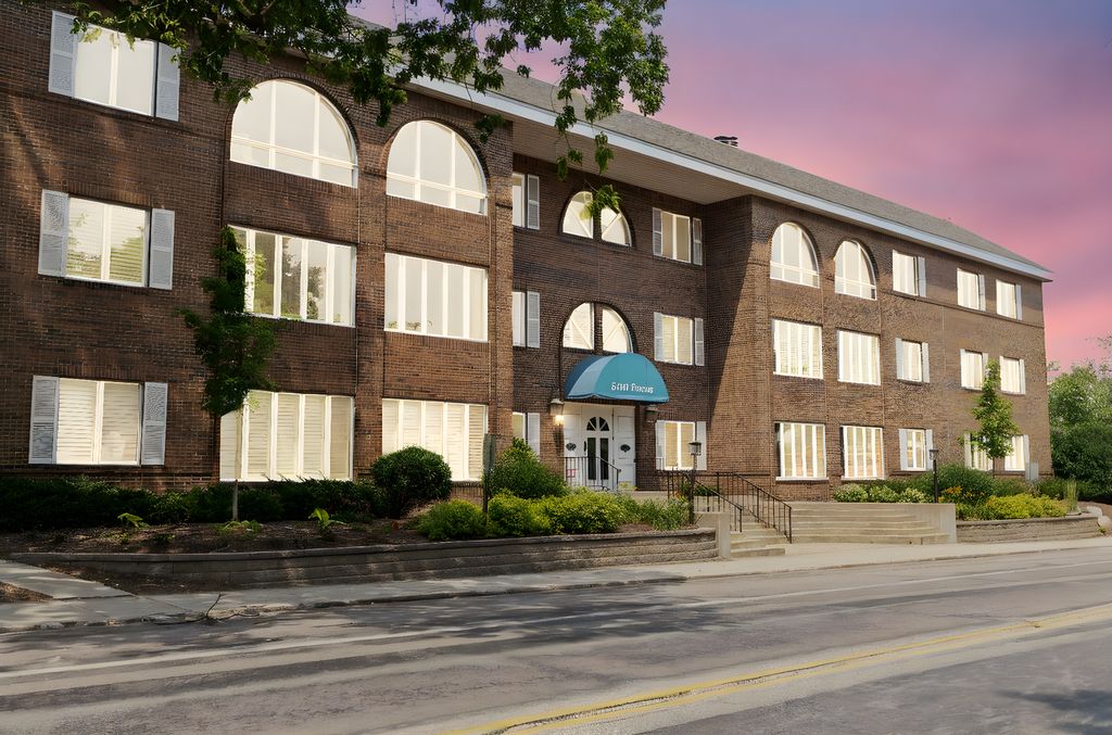 5100 France Avenue S 105, Edina, MN 55410