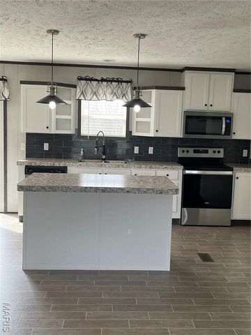 845 Highway EE, Winfield, MO 63389