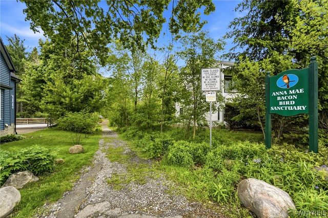 82 Crescent Avenue, Hamburg, NY 14075