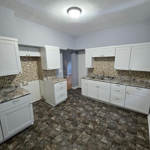 2102 Lyndale Avenue N, Minneapolis, MN 55411