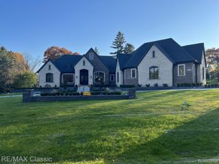 2673 Pine Bluffs Ct, Highland Twp, MI 48357