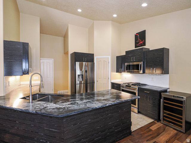 6289 S RIVER BLUFFS RD, Murray, UT 84123