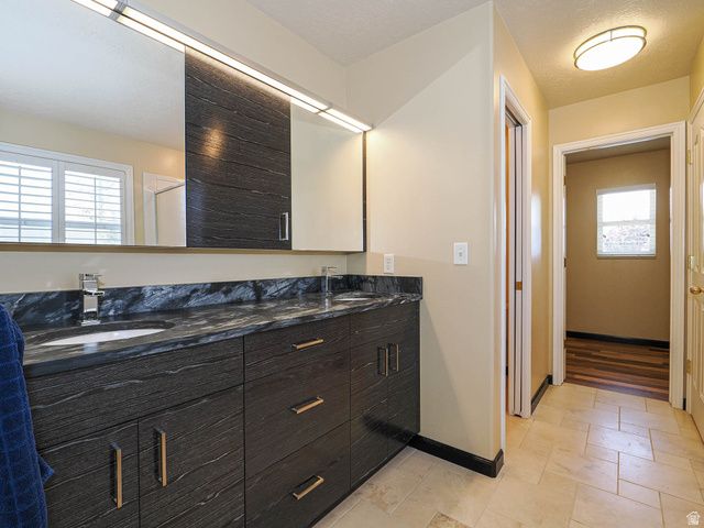 6289 S RIVER BLUFFS RD, Murray, UT 84123