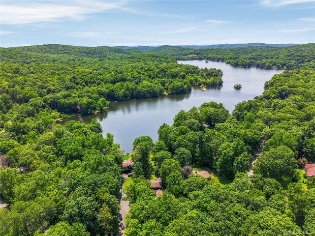 342 Lake Shore Road, Putnam Valley, NY 10579