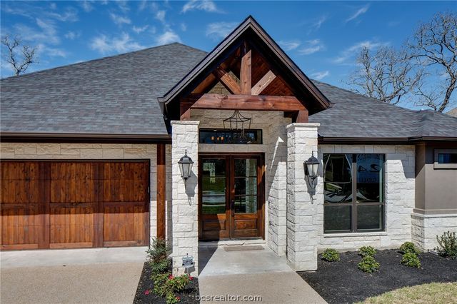 3211 Pinyon Creek Drive, Bryan, TX 77807