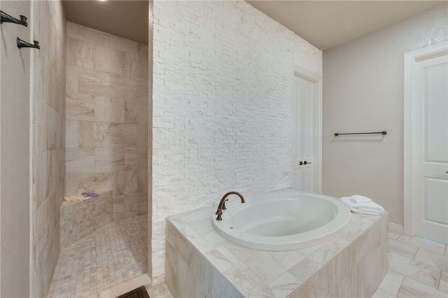 3211 Pinyon Creek Drive, Bryan, TX 77807
