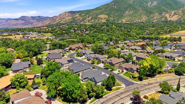5575 S 1350 E, South Ogden, UT 84403