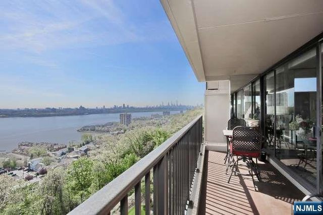 3 Horizon Road 815, Fort Lee, NJ 07024