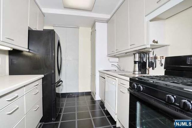 3 Horizon Road 815, Fort Lee, NJ 07024