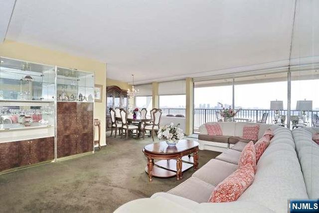 3 Horizon Road 815, Fort Lee, NJ 07024