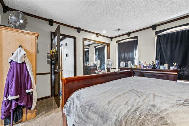12420 Cambridge Avenue, Grandview, MO 64030