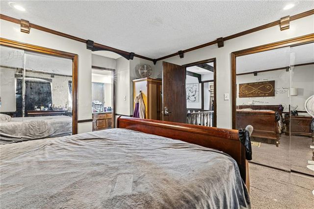 12420 Cambridge Avenue, Grandview, MO 64030