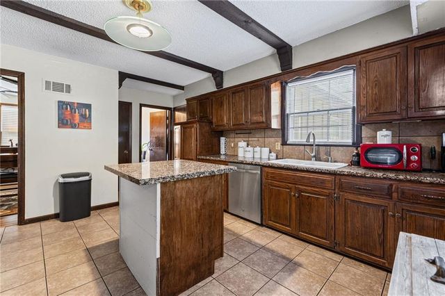 12420 Cambridge Avenue, Grandview, MO 64030