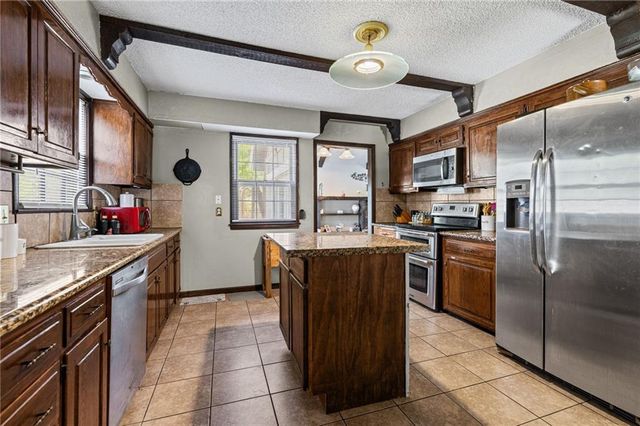 12420 Cambridge Avenue, Grandview, MO 64030