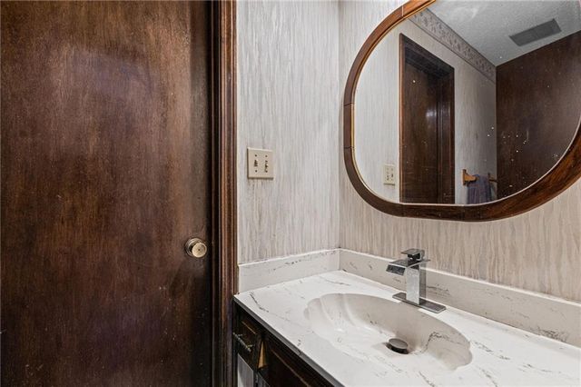 12420 Cambridge Avenue, Grandview, MO 64030