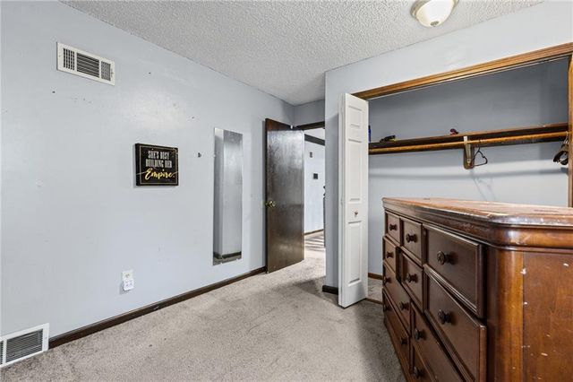 12420 Cambridge Avenue, Grandview, MO 64030
