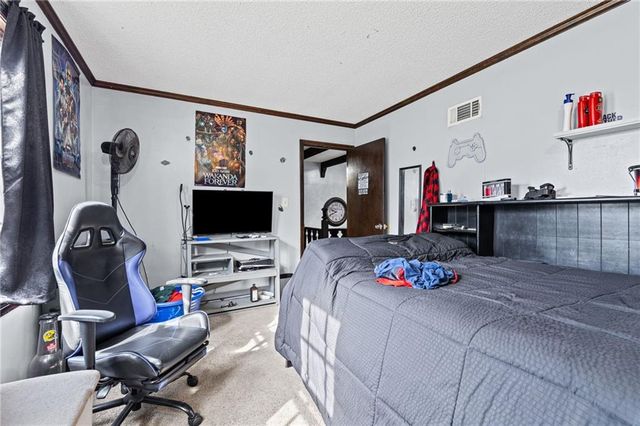 12420 Cambridge Avenue, Grandview, MO 64030