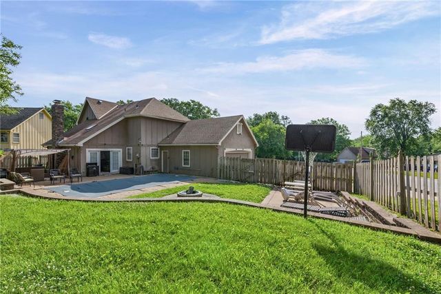 12420 Cambridge Avenue, Grandview, MO 64030