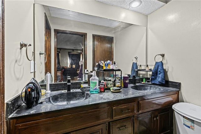 12420 Cambridge Avenue, Grandview, MO 64030