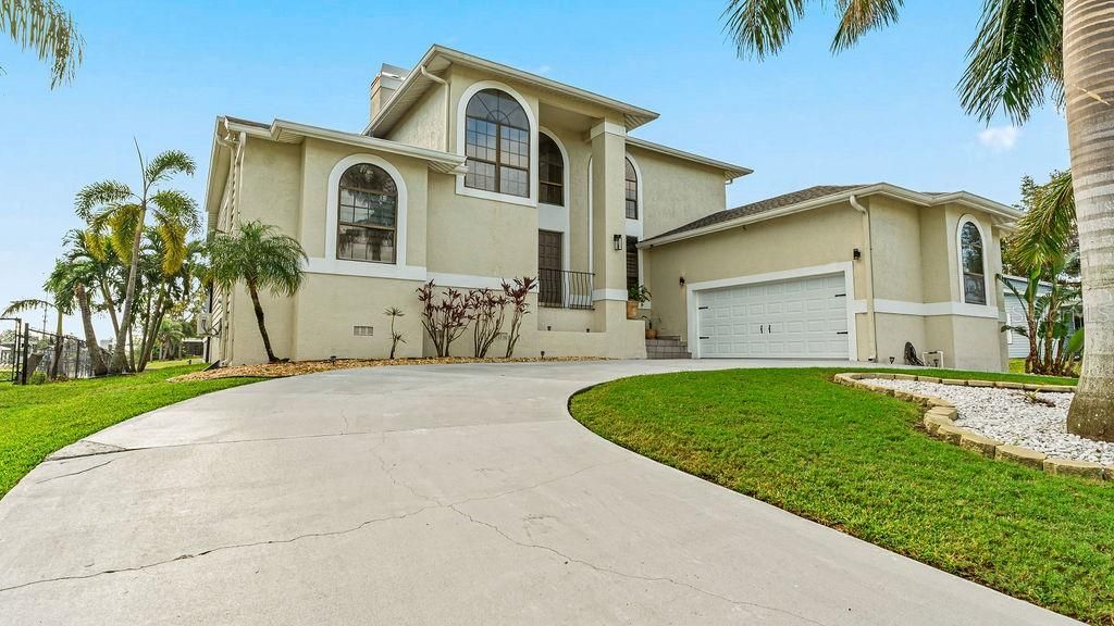 Image 1 of property listing at 804 GOLF ISLAND DRIVE, Apollo Beach, FL 33572