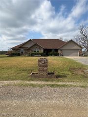 106 Ranch Lane, Wister, OK 74966